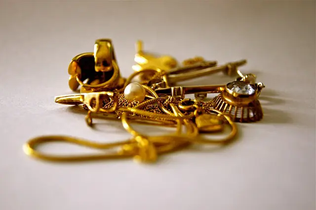 How to Revive Old and Tarnished Jewelry: Cleaning Techniques 1 How to Revive Old and Tarnished Jewelry: Cleaning Techniques How to Revive Old and Tarnished Jewelry