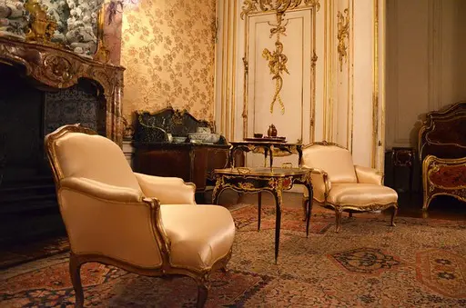 Restoring and Cleaning Antique Furniture in Commercial Settings 1 Restoring and Cleaning Antique Furniture in Commercial Settings Restoring and Cleaning Antique Furniture in Commercial Settings